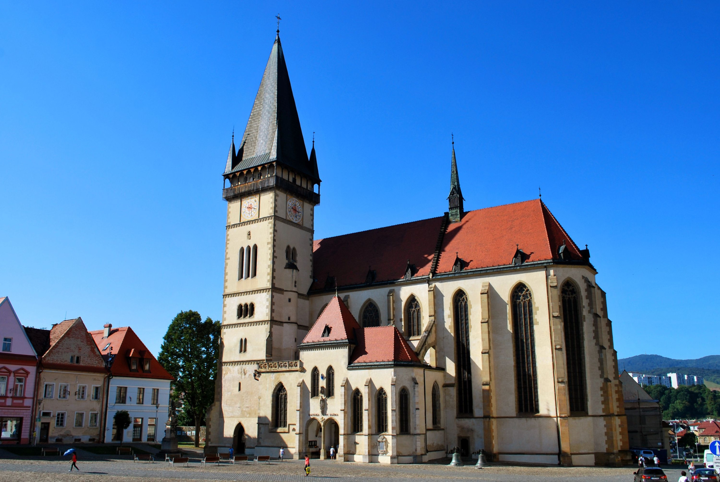 KUPUJETE ALEBO PREDÁVATE NEHNUTEĽNOSŤ?