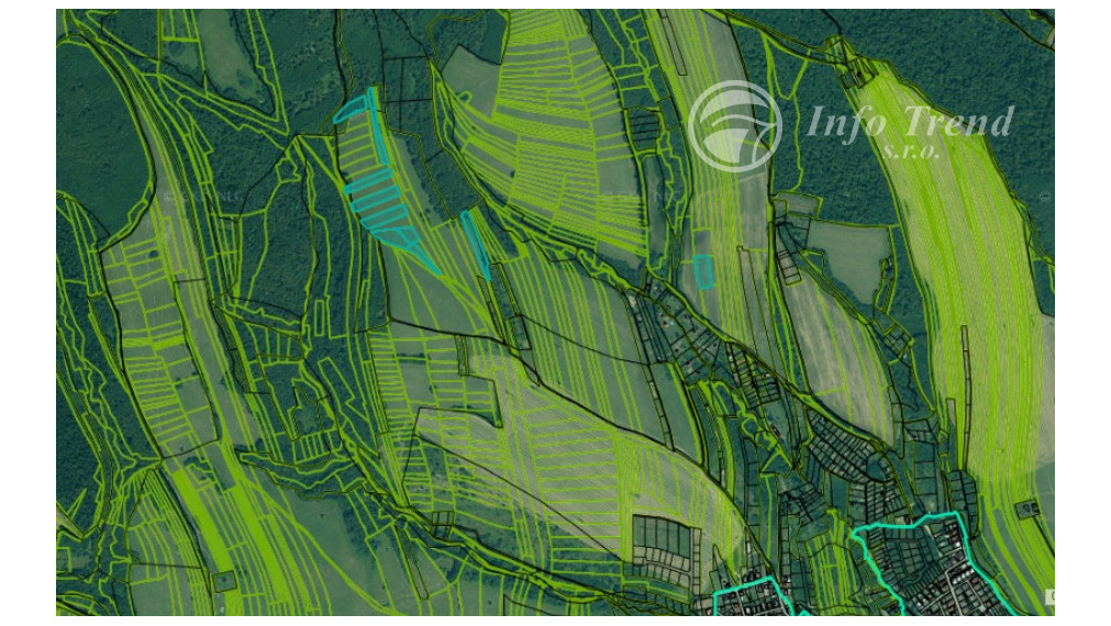 Pozemky  nad sídliskom Moliterka - Stredná hora