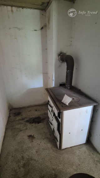 Veľký pozemok v Bardejove časť za Šibeňou horou s murovanou chatou