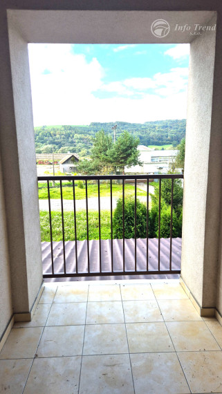 Priestranný 2 izbový byt s garážou v obci Kurima