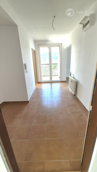 Priestranný 2 izbový byt s garážou v obci Kurima