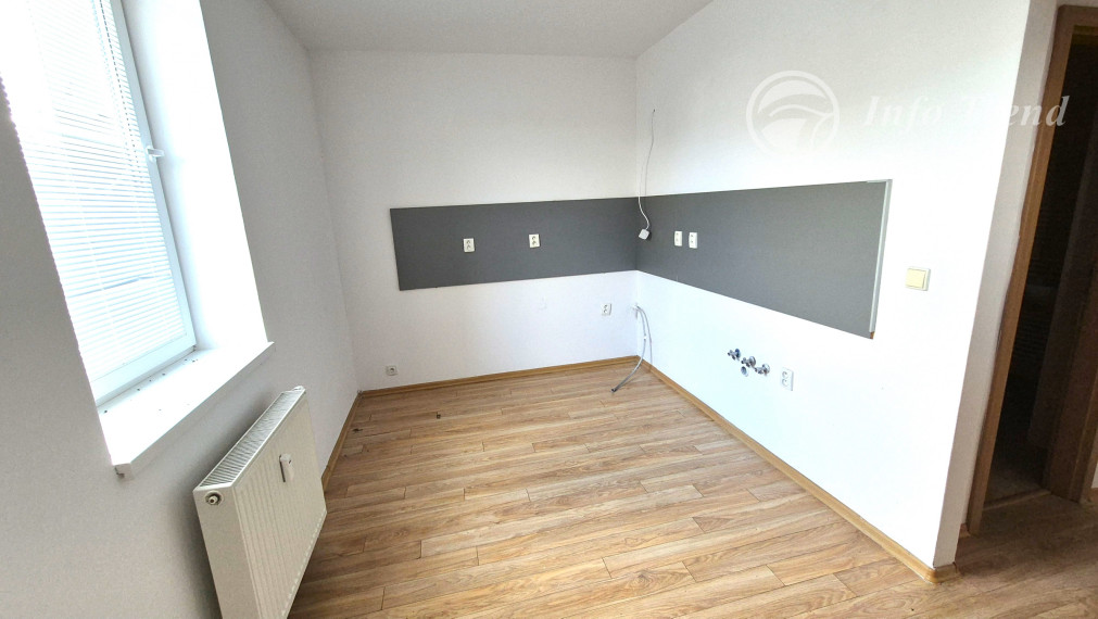 Priestranný 2 izbový byt s garážou v obci Kurima