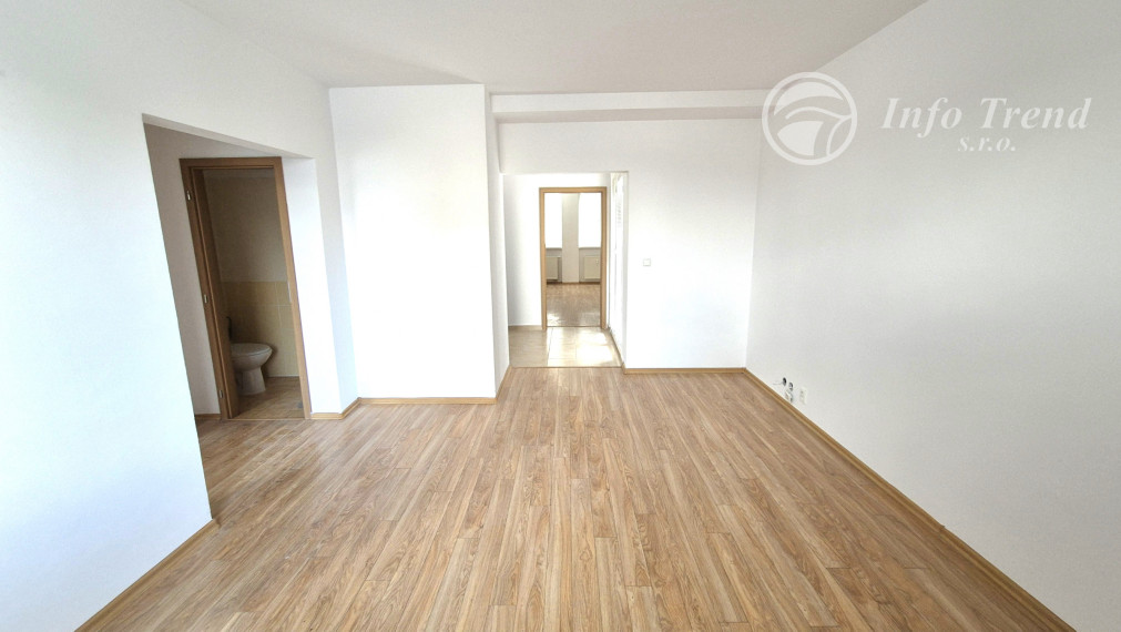 Priestranný 2 izbový byt s garážou v obci Kurima