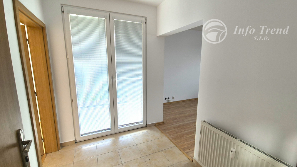 Priestranný 2 izbový byt s garážou v obci Kurima