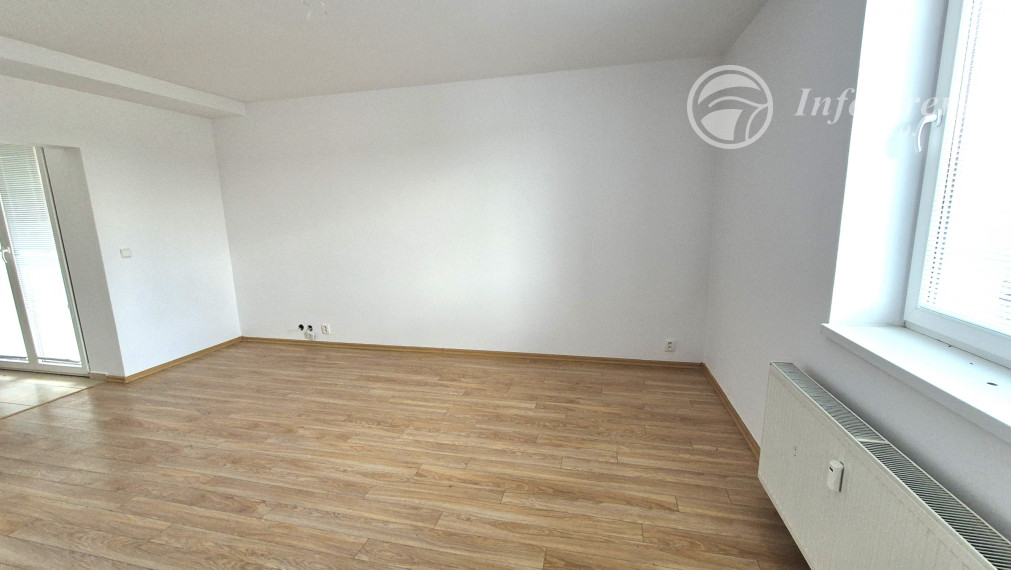 Priestranný 2 izbový byt s garážou v obci Kurima