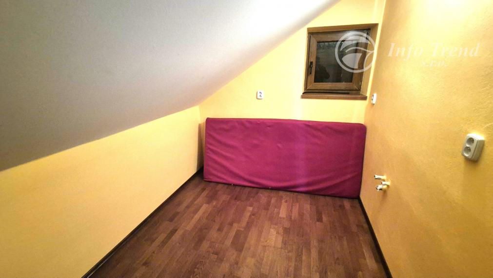 Veľká Murovaná chata v obci Nižná Polianka