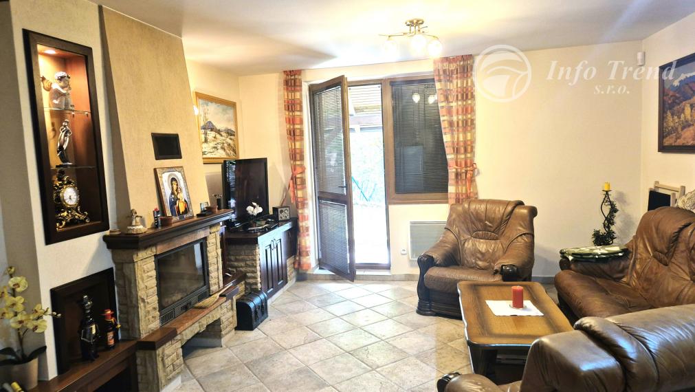 Veľká Murovaná chata v obci Nižná Polianka