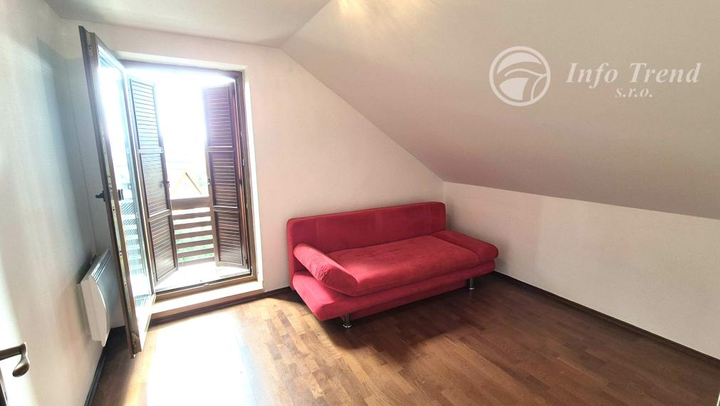 Veľká Murovaná chata v obci Nižná Polianka