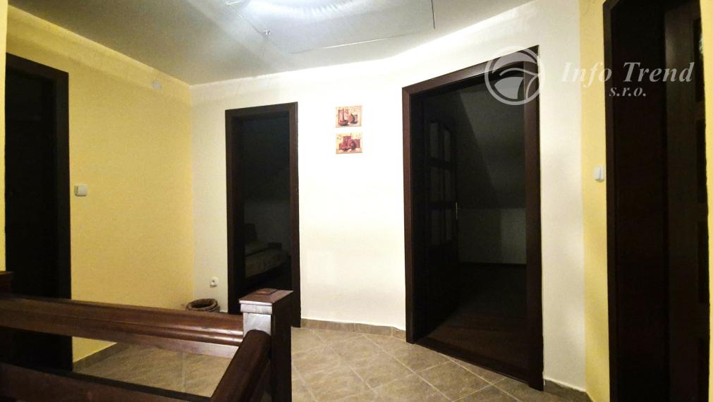 Veľká Murovaná chata v obci Nižná Polianka