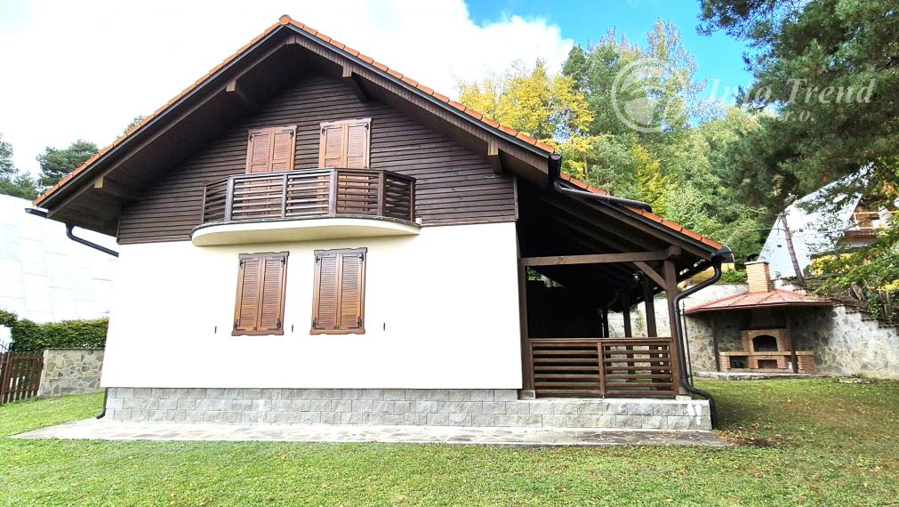 Veľká Murovaná chata v obci Nižná Polianka