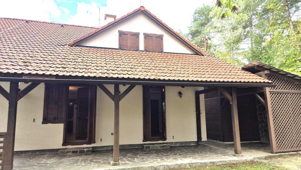 Veľká Murovaná chata v obci Nižná Polianka