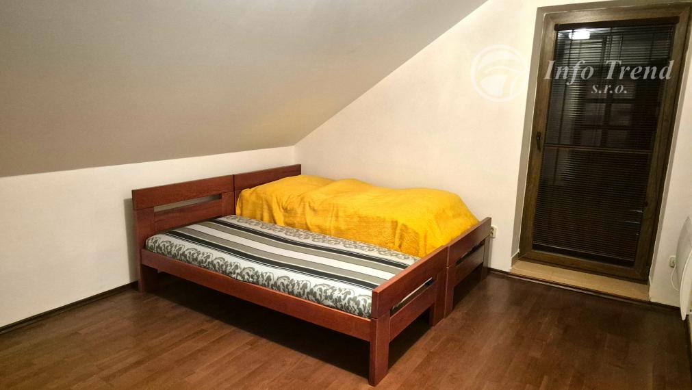 Veľká Murovaná chata v obci Nižná Polianka