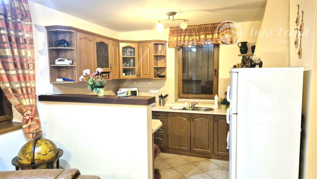 Veľká Murovaná chata v obci Nižná Polianka