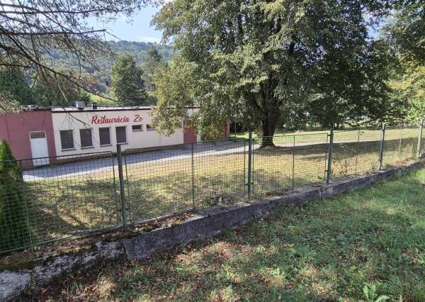 Budova Reštaurácie s veľkým pozemkom, v Bardejovských kúpeľoch