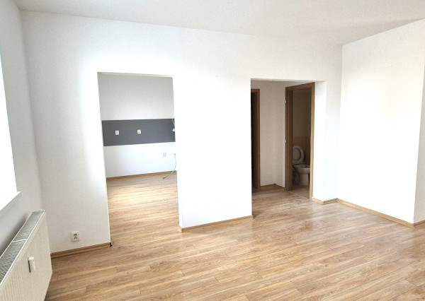 Priestranný 2 izbový byt s garážou v obci Kurima