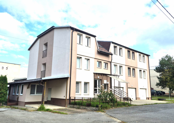 Priestranný 2 izbový byt s garážou v obci Kurima