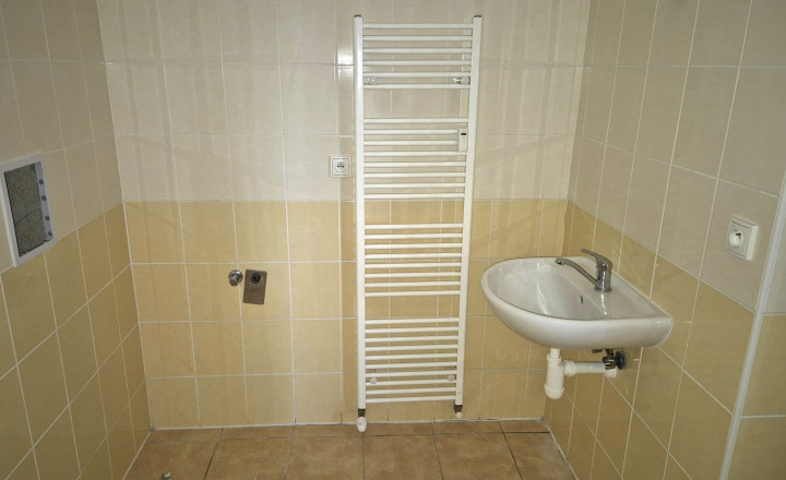 Priestranný 2 izbový byt s garážou v obci Kurima - fotografia 10