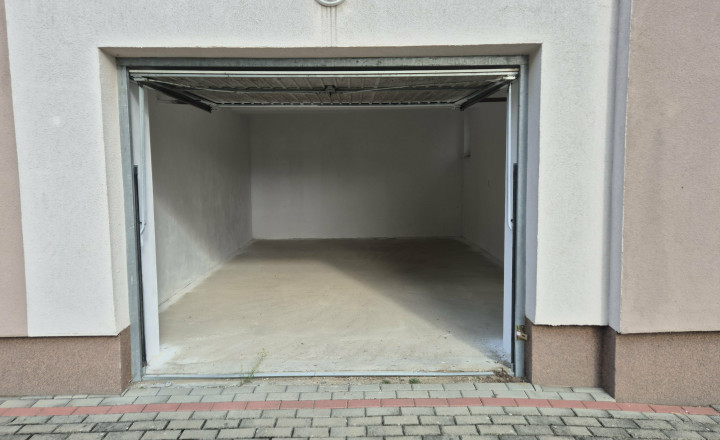 Priestranný 2 izbový byt s garážou v obci Kurima - fotografia 12