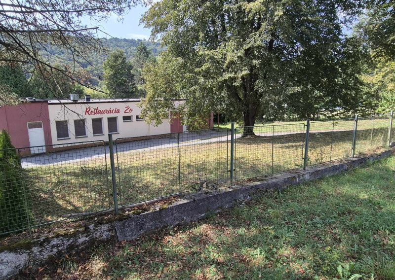 Budova Reštaurácie s veľkým pozemkom, v Bardejovských kúpeľoch